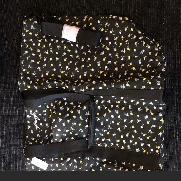 VS PINK BLACK FLORAL SMALL YELLOW & GREEN FLOWER - Picture 1 of 4